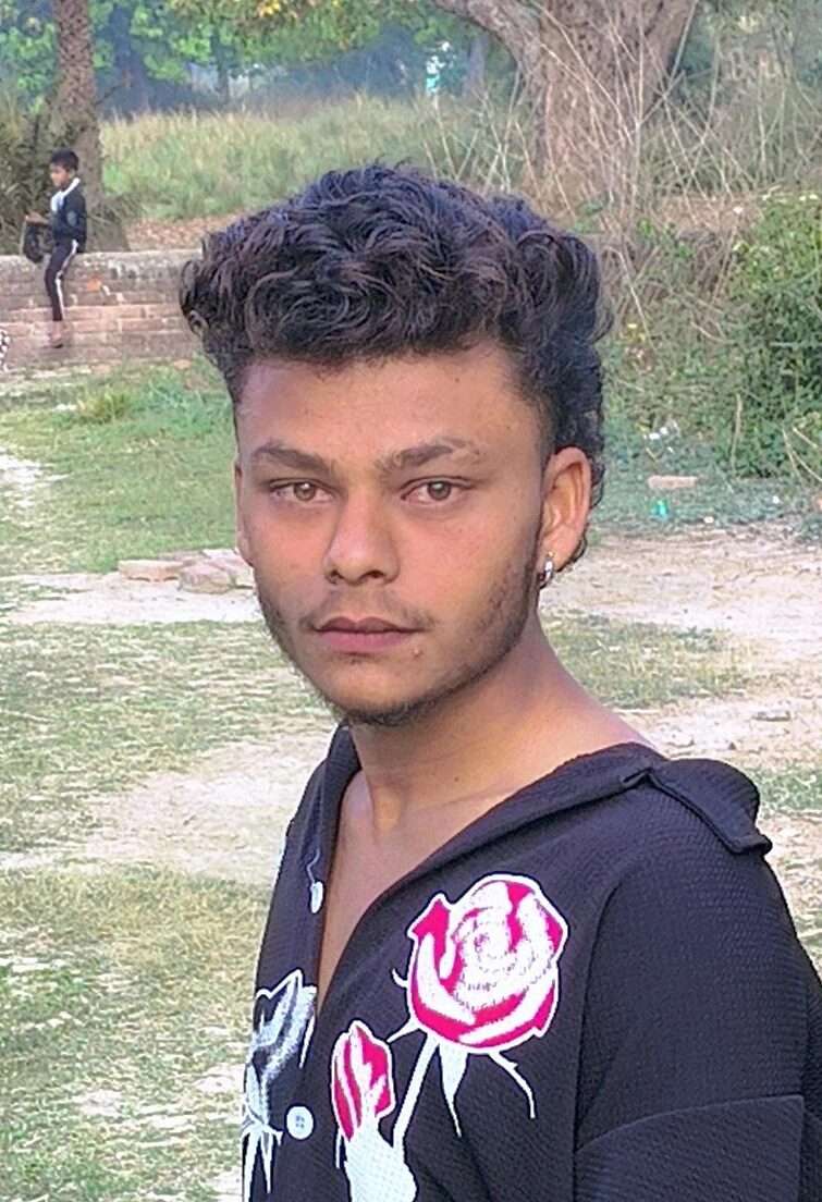 Niraj एक टेक ब्लॉगर हैं जो “Niraj Blogger” के नाम से Phonedosty.com पर स्मार्टफोन और गैजेट्स से जुड़ी जानकारी शेयर करते हैं। इन्हें इस फील्ड में 3 साल का अनुभव है। Niraj हर आर्टिकल को खुद रिसर्च करके आसान भाषा में लिखते हैं, ताकि यूज़र्स को सही और भरोसेमंद जानकारी मिल सके और वे बिना किसी कन्फ्यूजन के सही फैसला ले सकें।